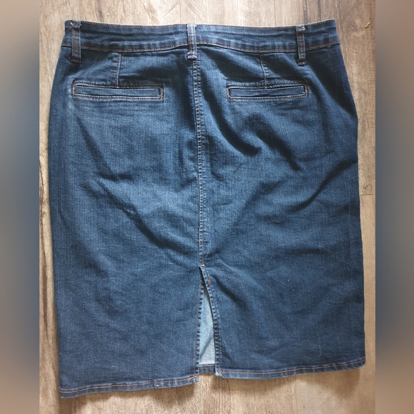 Old Navy Jean Skirt. - Picture 4 of 7